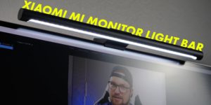 Xiaomi Mi Monitor Light Bar am Monitor angebracht